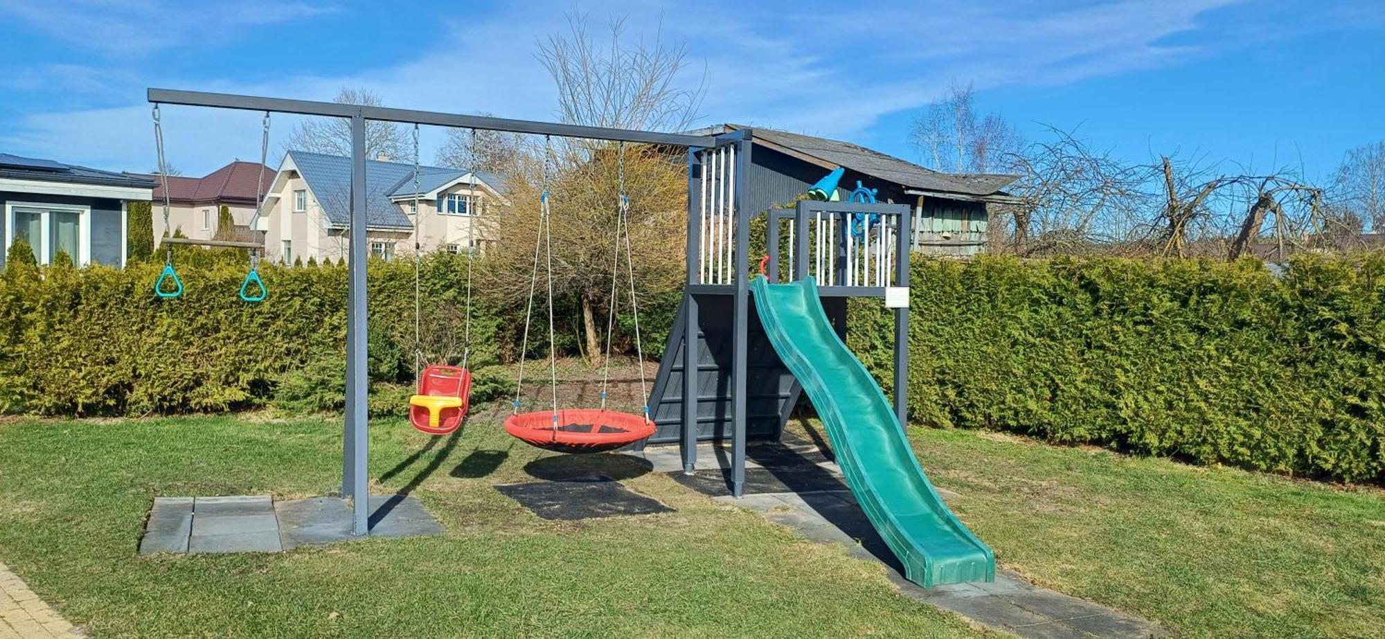 Family Garden Apartments With Free Private Parking & Playground Рига Екстериор снимка